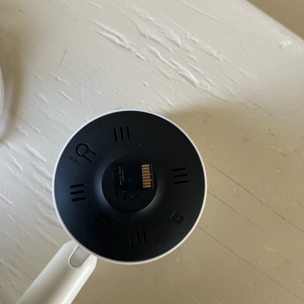 Arenti Black and White Indoor Camera with cord and 128gb microSD card - Picture 5 of 6